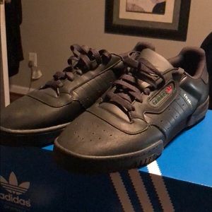 Yeezy powerphase (Calabasas)